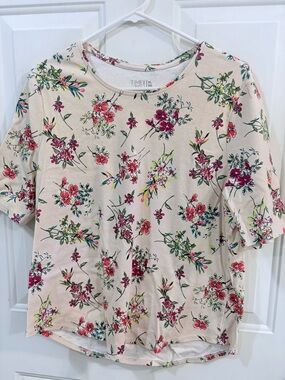 TIME & True  Floral Crewneck Top in Cream with Pink Floral Print